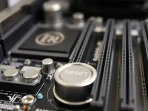 Jak działa przycisk reset w PC? Wyjaśniamy jego funkcje